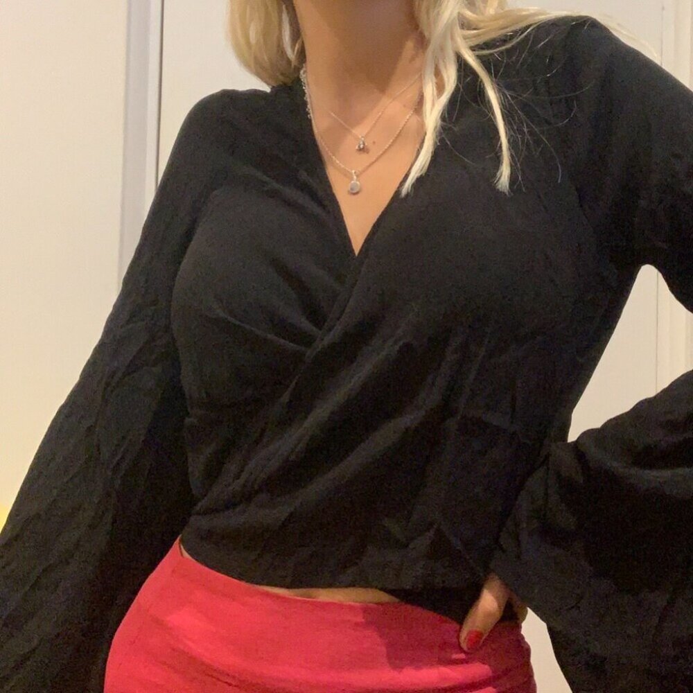 TIGERLILY Black Bell Sleeve Tie Front Crop Top - Picture 4 of 6